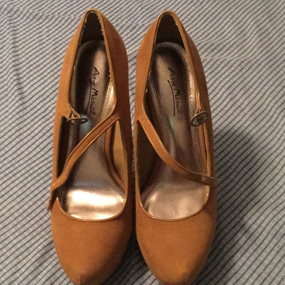 Beige heels